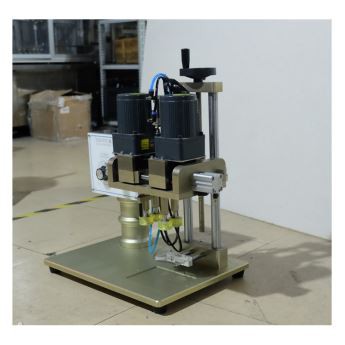 Полуавтоматическая укупорочная машина для опрыскивателя